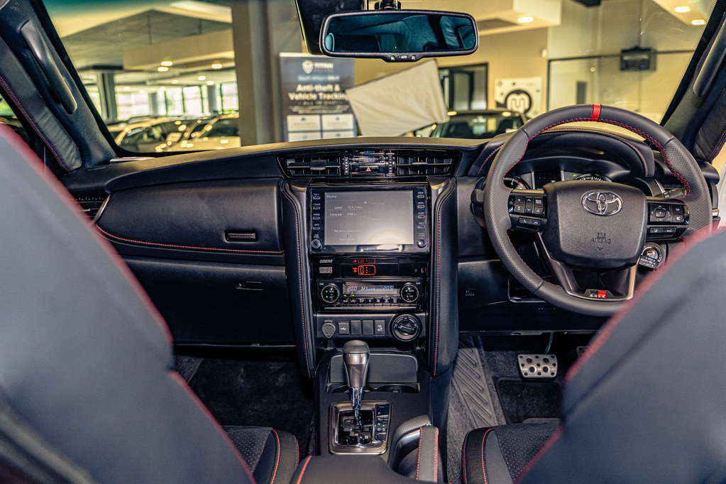 TOYOTA FORTUNER FORTUNER 2.8GD-6 4X4 GR-S A/T - 7