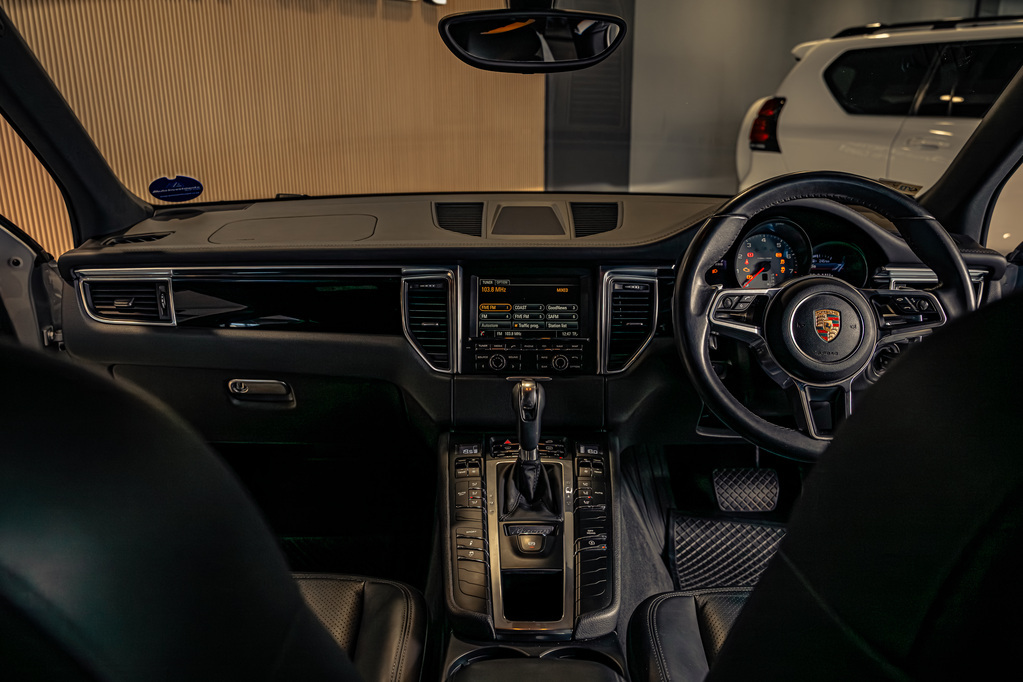 PORSCHE MACAN MACAN S - 13