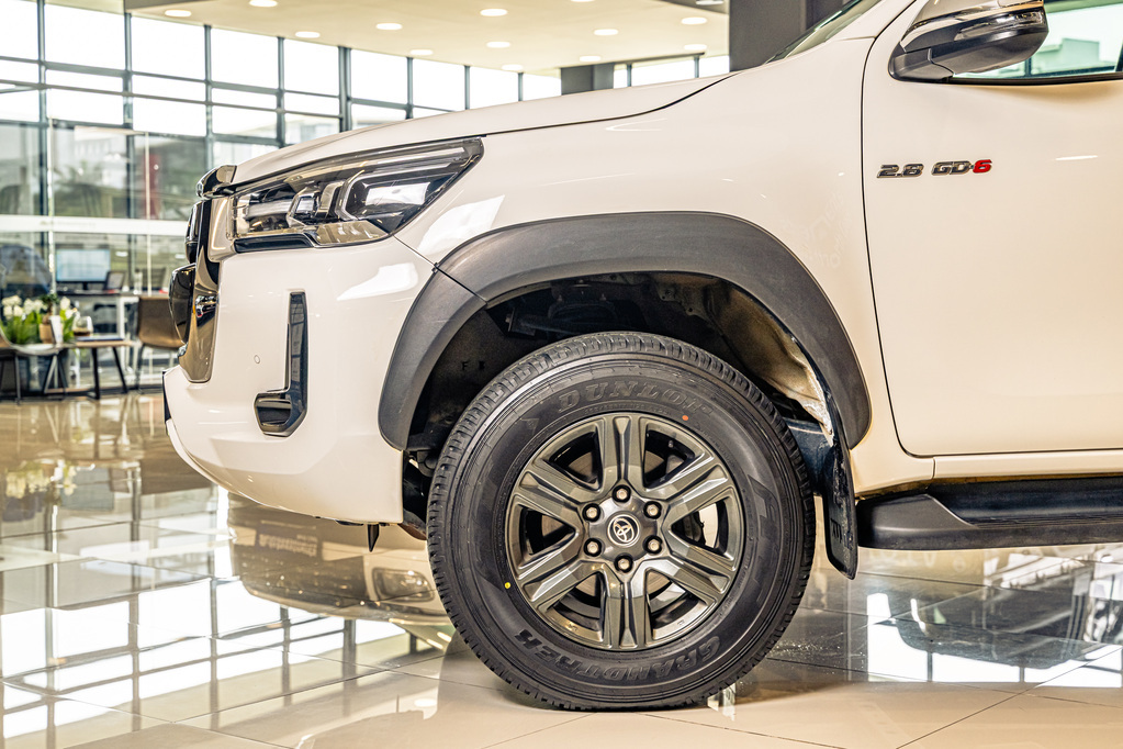 TOYOTA HILUX HILUX 2.8 GD-6 RAIDER 4X4 A/T P/U S/C - 4