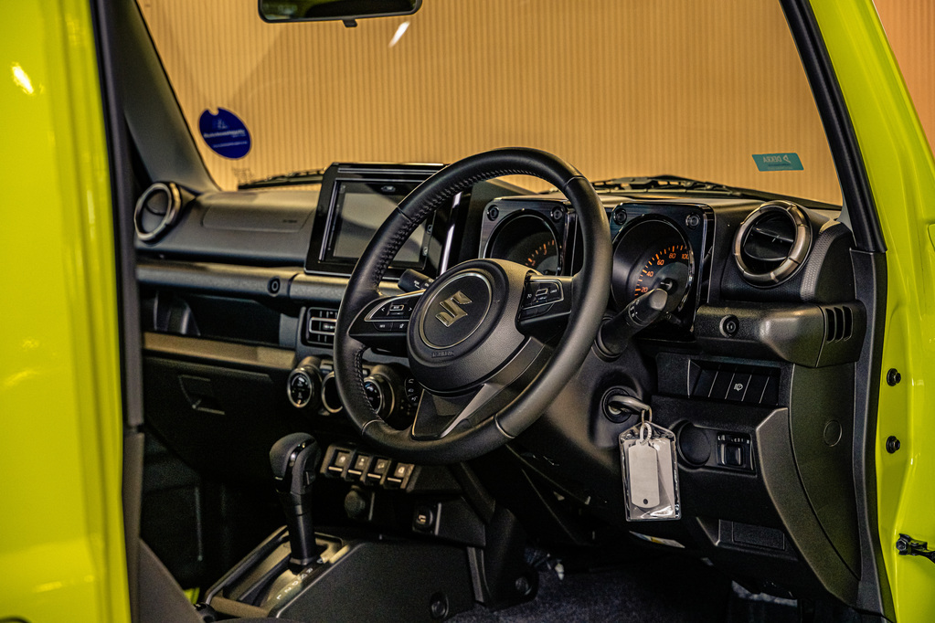 SUZUKI JIMNY JIMNY 1.5 GLX A/T - 18