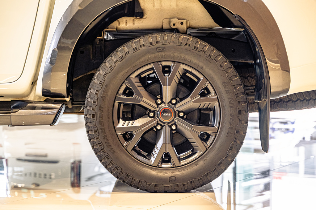 ISUZU D-MAX D-MAX 3.0 Ddi V-CROSS HR 4X4 A/T D/C P/U - 5