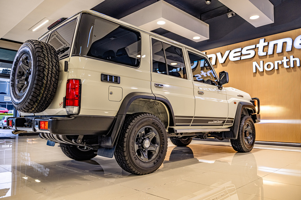 TOYOTA LAND CRUISER 70 LANDCRUISER 76 2.8 GD-6 VX S/W A/T