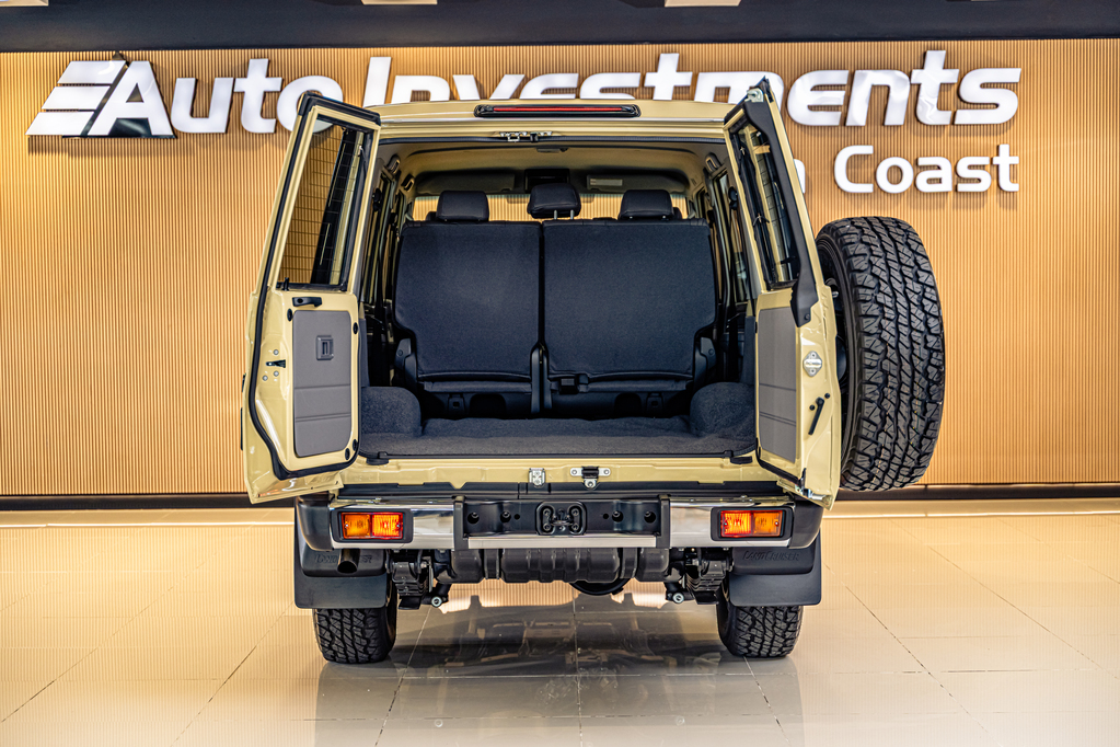 TOYOTA LANDCRUISER 70 LANDCRUISER 76 2.8 GD-6 VX S/W A/T - 17