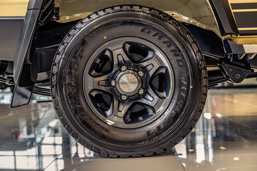 TOYOTA LANDCRUISER 70 LANDCRUISER 76 2.8 GD-6 VX S/W A/T - 19