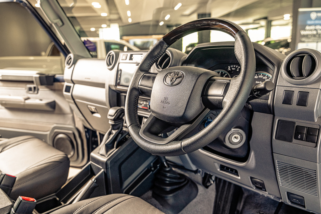 TOYOTA LAND CRUISER 70 LANDCRUISER 76 2.8 GD-6 VX S/W A/T - 10