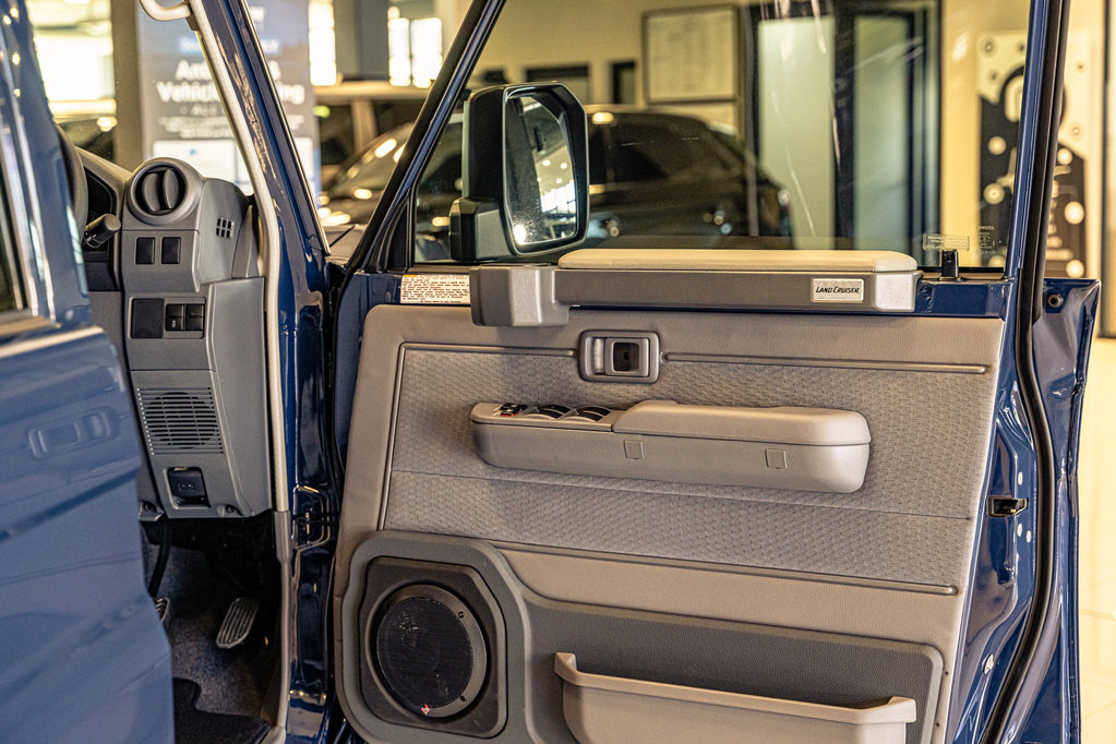 TOYOTA LAND CRUISER 70 LANDCRUISER 76 2.8 GD-6 VX S/W A/T - 11