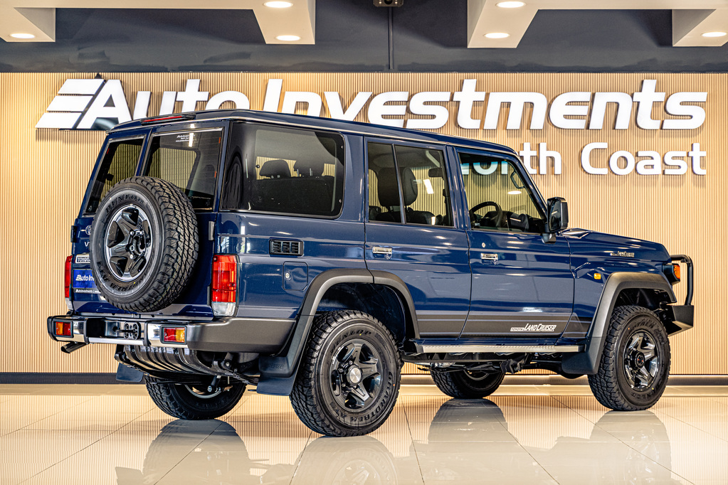 TOYOTA LAND CRUISER 70 LANDCRUISER 76 2.8 GD-6 VX S/W A/T - 17