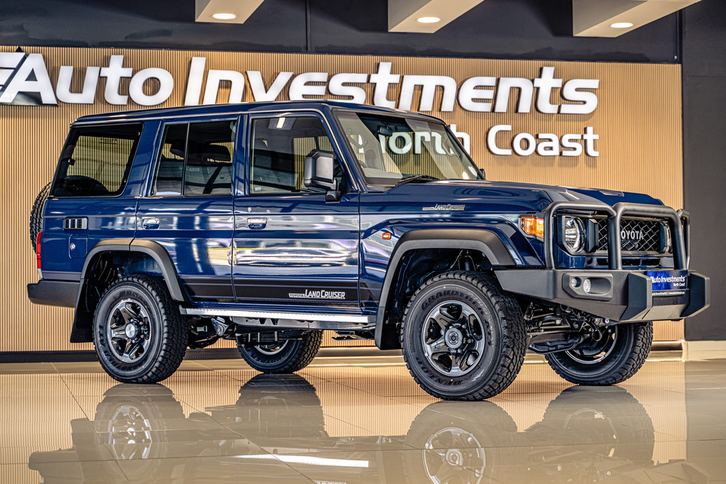 TOYOTA LAND CRUISER 70 LANDCRUISER 76 2.8 GD-6 VX S/W A/T - 2