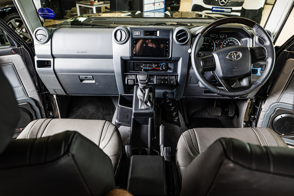 TOYOTA LAND CRUISER 76 LANDCRUISER 76 2.8 GD-6 VX S/W A/T