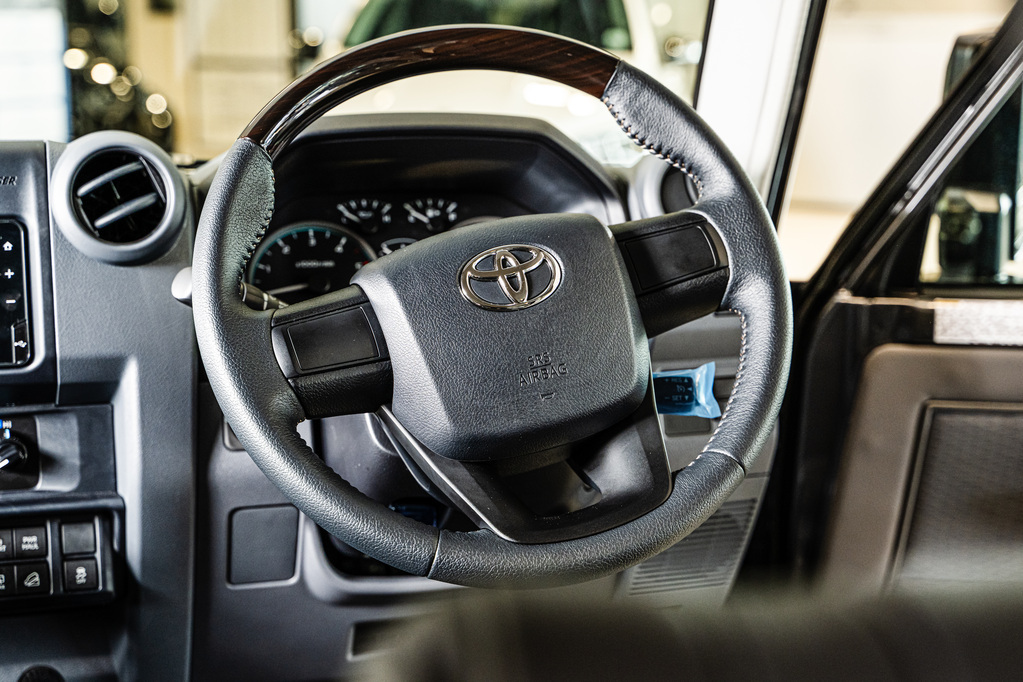 TOYOTA LAND CRUISER 76 LANDCRUISER 76 2.8 GD-6 VX S/W A/T