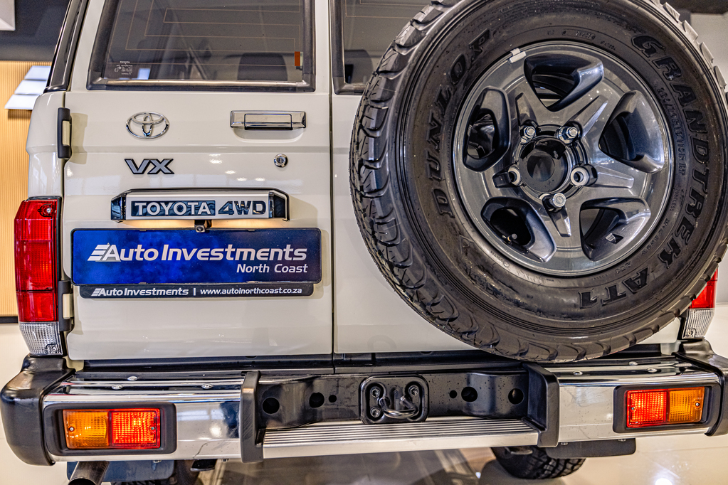 TOYOTA LANDCRUISER 70 LANDCRUISER 76 2.8 GD-6 VX S/W A/T - 15