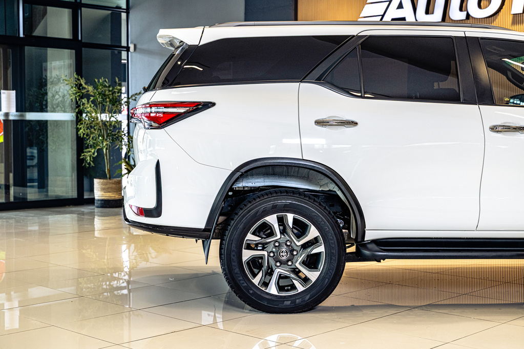 TOYOTA FORTUNER FORTUNER 2.8GD-6 R/B A/T - 15