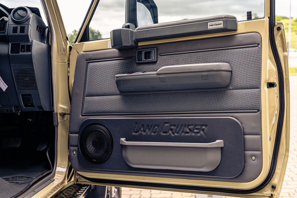 TOYOTA LAND CRUISER 79 LAND CRUISER 79 2.8 GD-6 P/U S/C A/T - 8