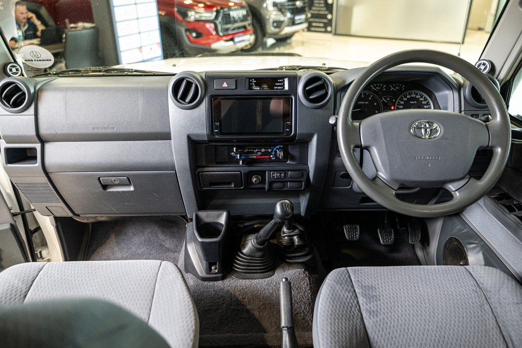 TOYOTA LAND CRUISER 79 LAND CRUISER 79 4.5D 70TH ED P/U D/C - 11