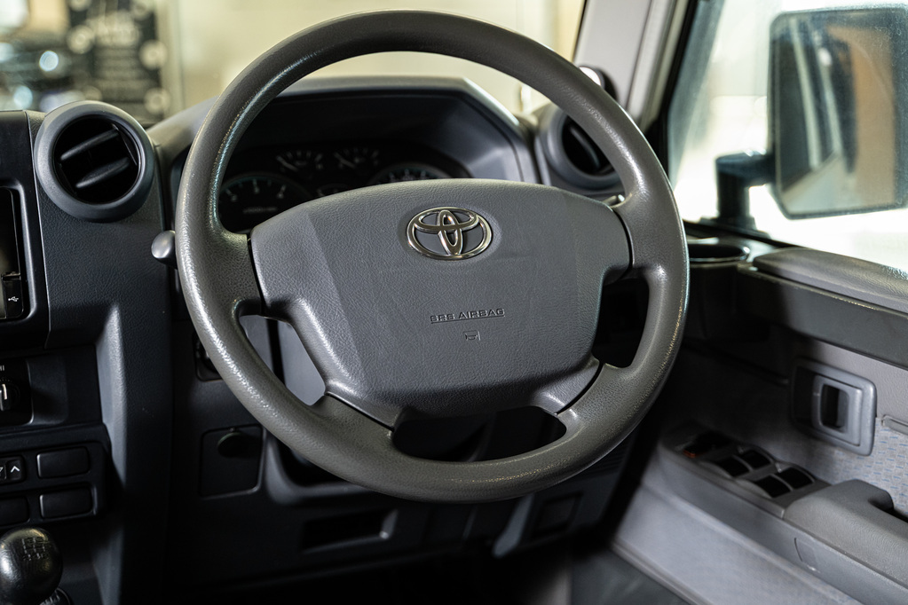 TOYOTA LAND CRUISER 79 LAND CRUISER 79 4.5D 70TH ED P/U D/C - 12