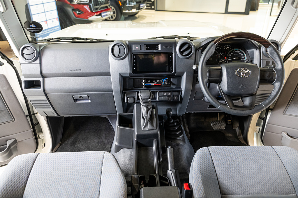 TOYOTA LAND CRUISER 79 LAND CRUISER 79 2.8 GD-6 P/U D/C A/T - 9