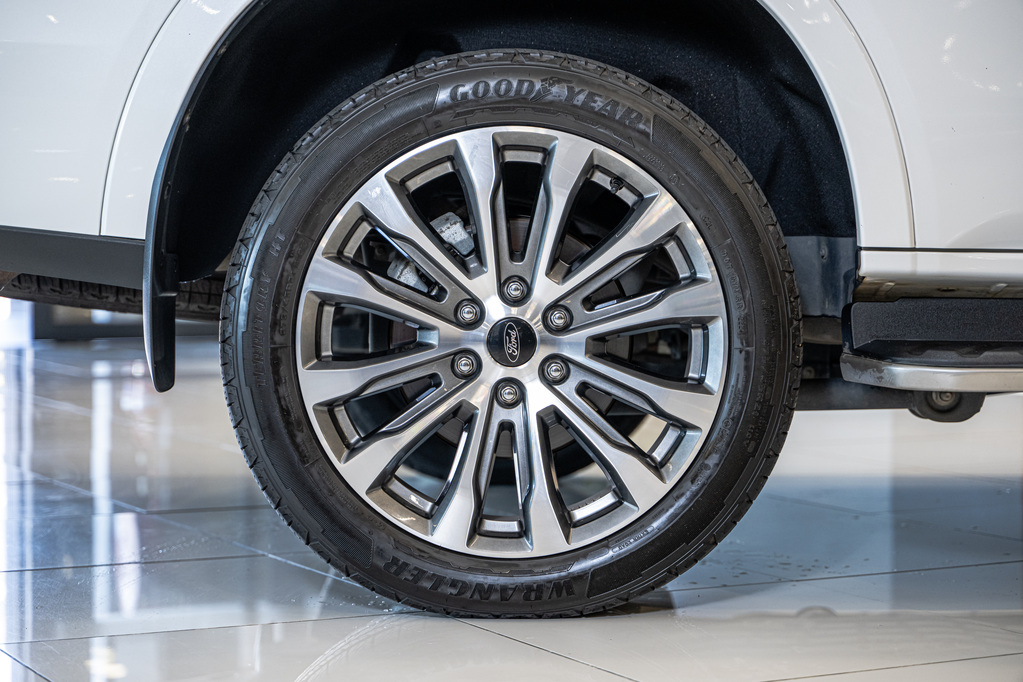 FORD EVEREST EVEREST 3.0D V6 PLATINUM AWD A/T - 18