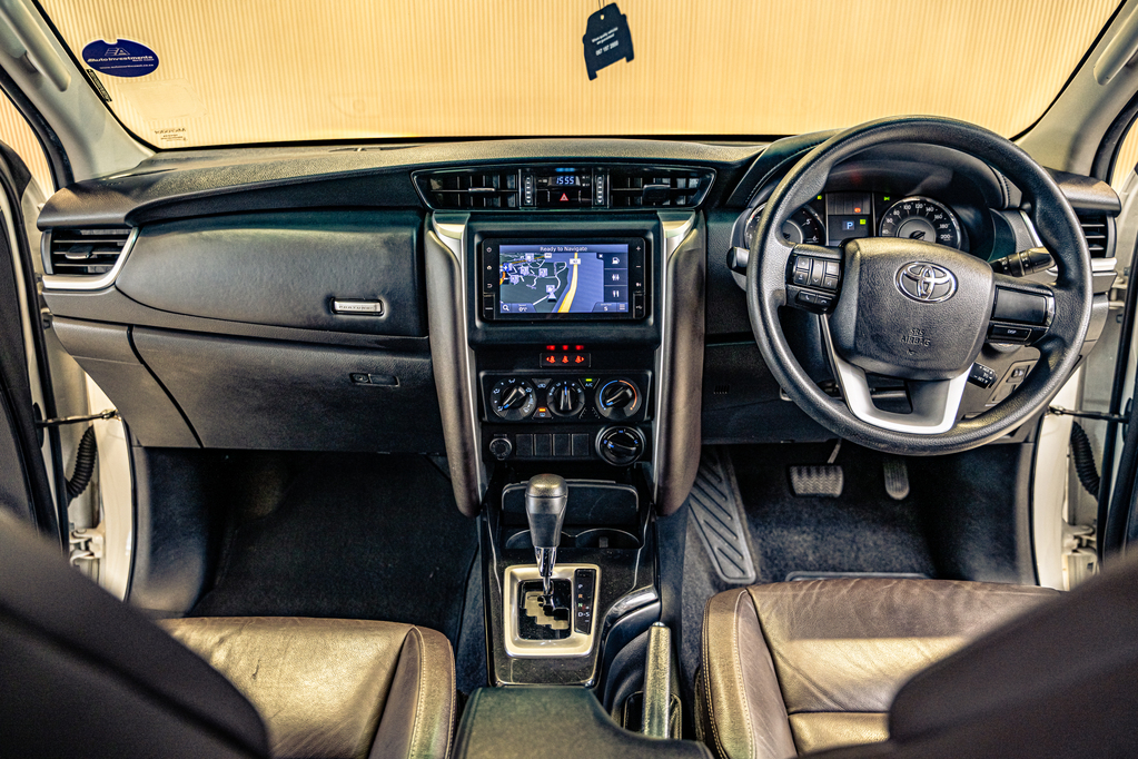 TOYOTA FORTUNER FORTUNER 2.4GD-6 4X4 A/T - 11