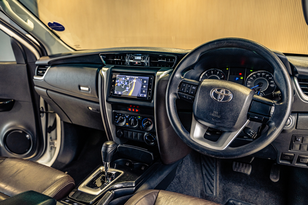 TOYOTA FORTUNER FORTUNER 2.4GD-6 4X4 A/T - 14