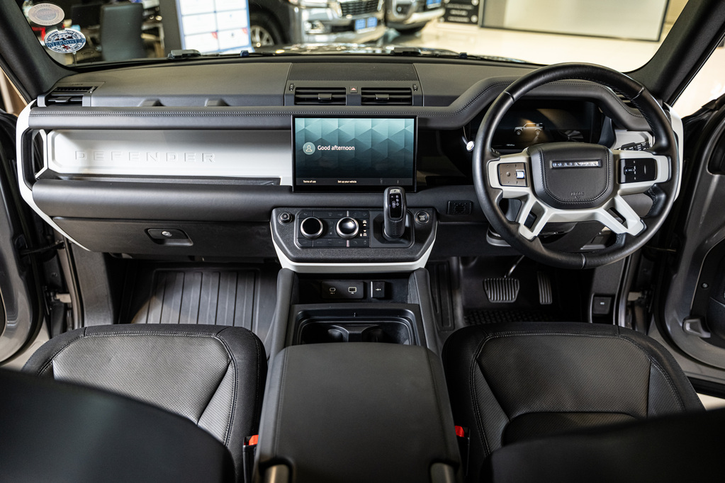 LAND ROVER DEFENDER DEFENDER 110 D300 HSE X-DYNAMIC - 10