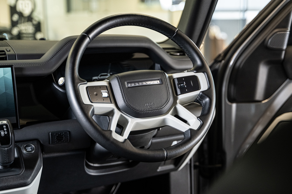 LAND ROVER DEFENDER DEFENDER 110 D300 HSE X-DYNAMIC - 11