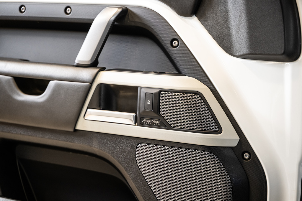 LAND ROVER DEFENDER DEFENDER 110 D300 HSE X-DYNAMIC - 17