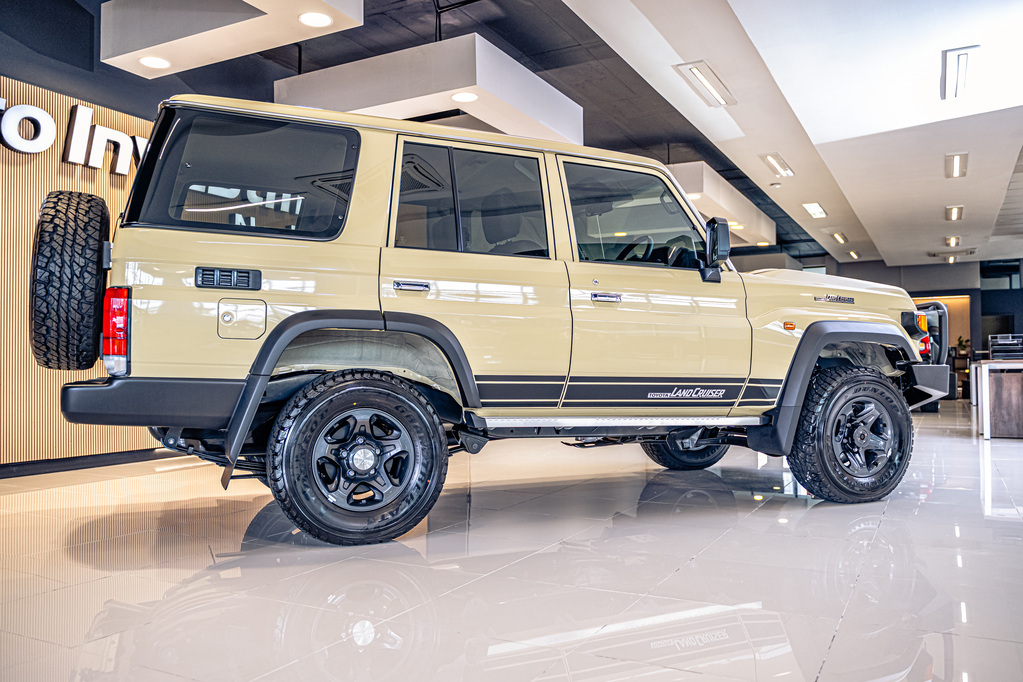 TOYOTA LAND CRUISER 76 LANDCRUISER 76 2.8 GD-6 VX S/W A/T - 10