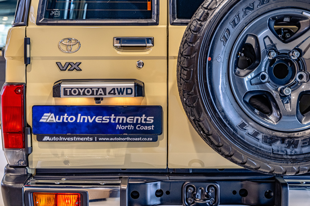 TOYOTA LAND CRUISER 76 LANDCRUISER 76 2.8 GD-6 VX S/W A/T - 14