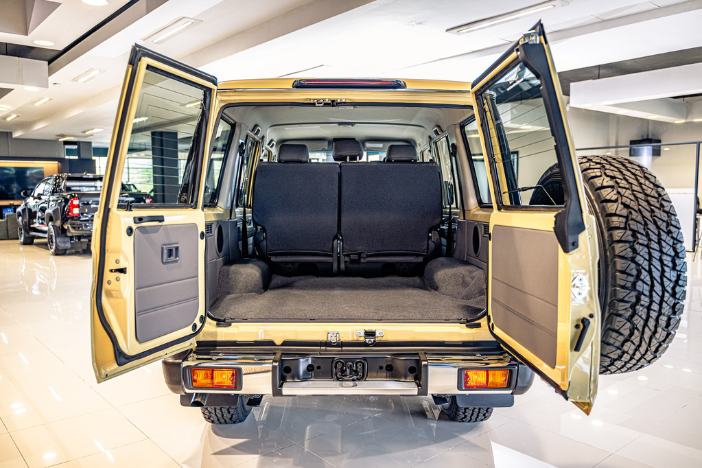 TOYOTA LAND CRUISER 76 LANDCRUISER 76 2.8 GD-6 VX S/W A/T - 15