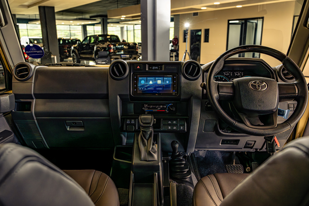 TOYOTA LAND CRUISER 76 LANDCRUISER 76 2.8 GD-6 VX S/W A/T - 19