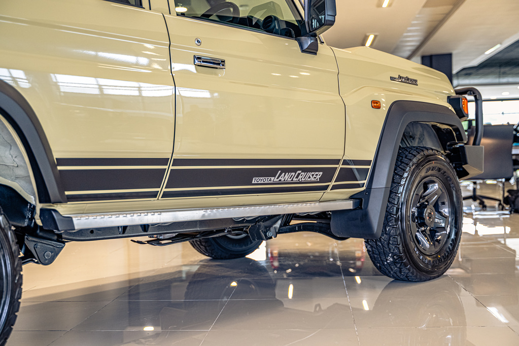 TOYOTA LAND CRUISER 76 LANDCRUISER 76 2.8 GD-6 VX S/W A/T - 8