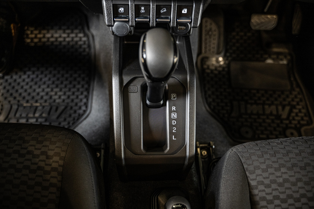 SUZUKI JIMNY JIMNY 1.5 GLX A/T - 18
