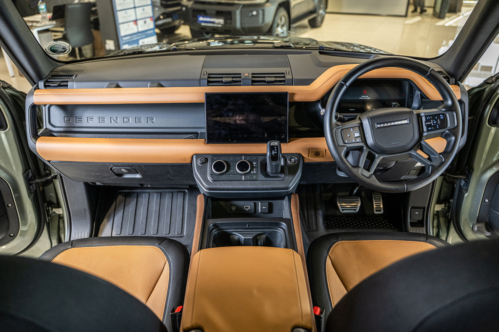 LAND ROVER DEFENDER 110 DEFENDER 110 D300 HSE X-DYNAMIC - 12