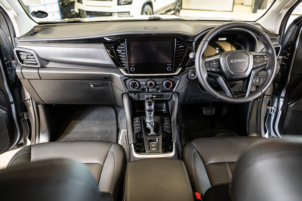 ISUZU MU-X MU-X 1.9D LS A/T - 13