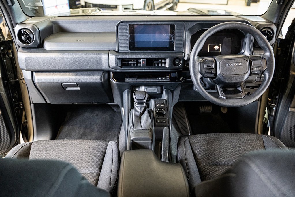 TOYOTA FJ CRUISER L/CRUISER FJ 2.7 GX A/T - 12