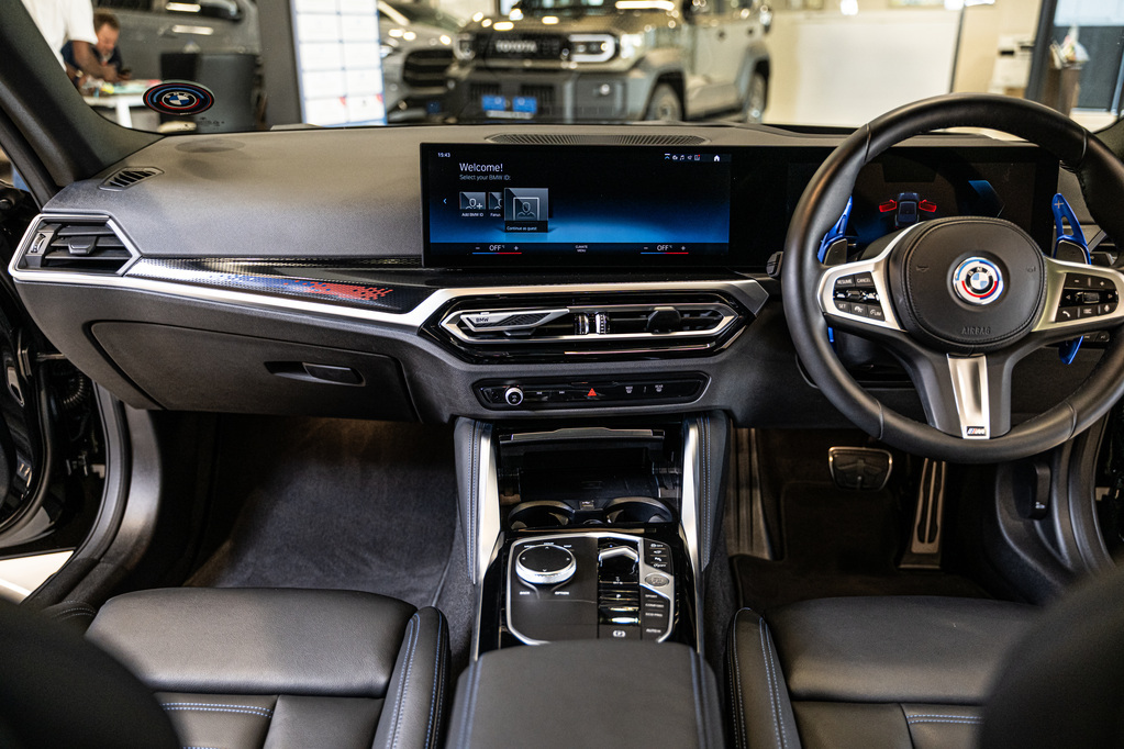 BMW 2 SERIES M240I XDRIVE A/T (G42) - 17