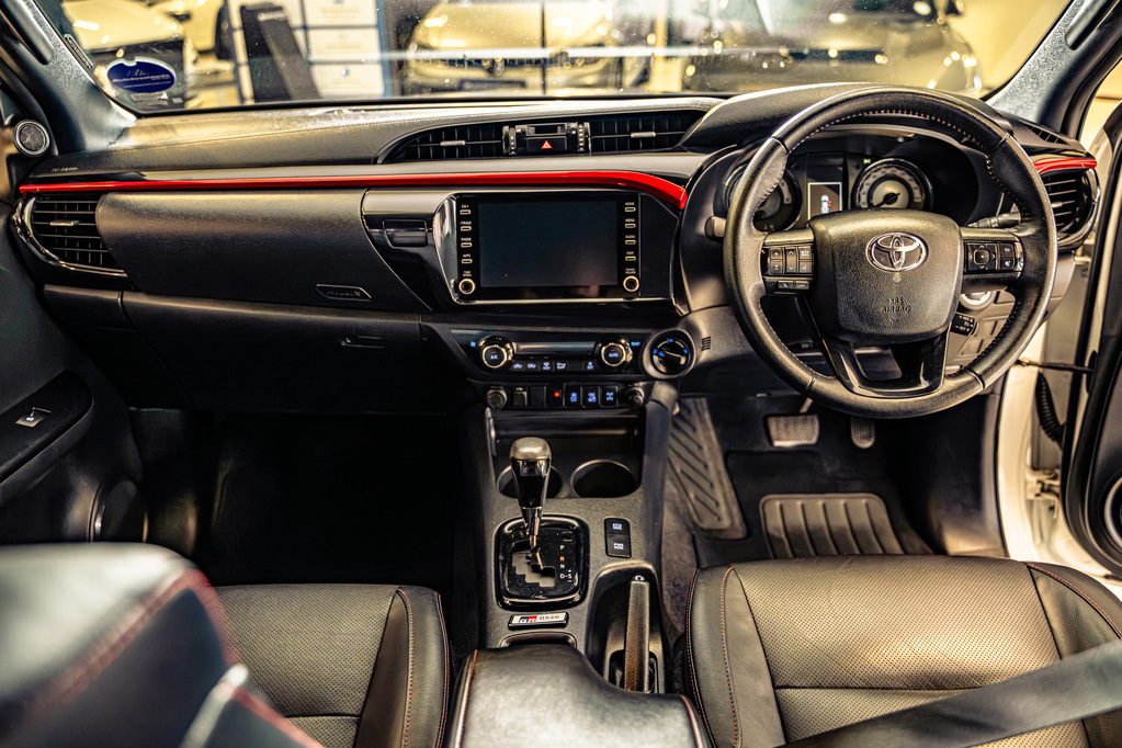 TOYOTA HILUX HILUX 2.8 GD-6 GR-S 4X4 A/T P/U D/C