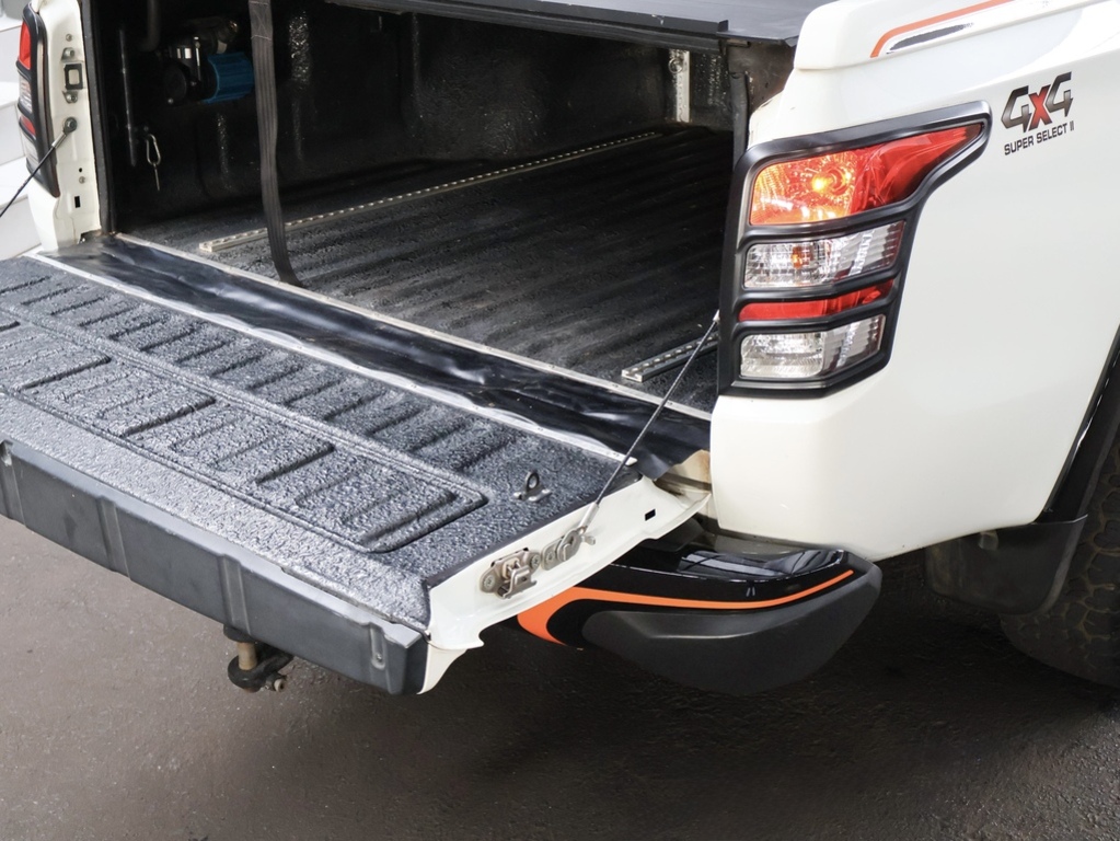 MITSUBISHI TRITON TRITON 2.4 Di-DC 4X4 P/U D/C - 19