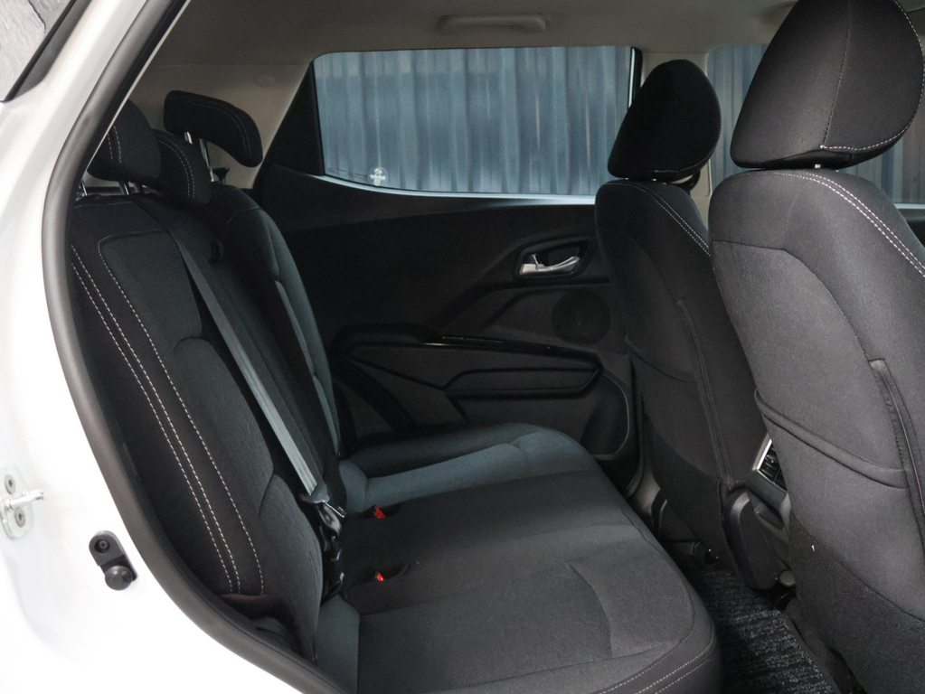 MAHINDRA XUV3XO XUV3XO 1.2T AX5 A/T