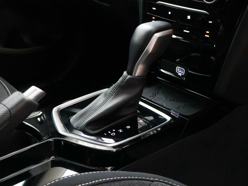 MAHINDRA XUV3XO XUV3XO 1.2T AX5 A/T