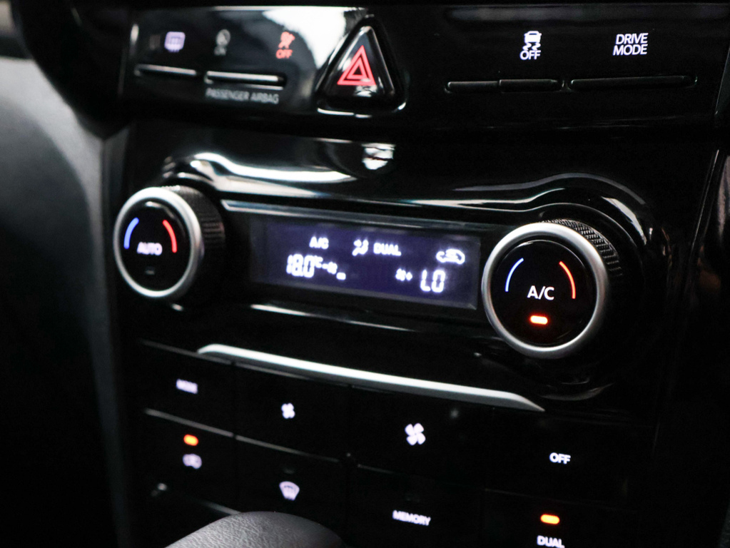 MAHINDRA XUV3XO XUV3XO 1.2T AX5 A/T