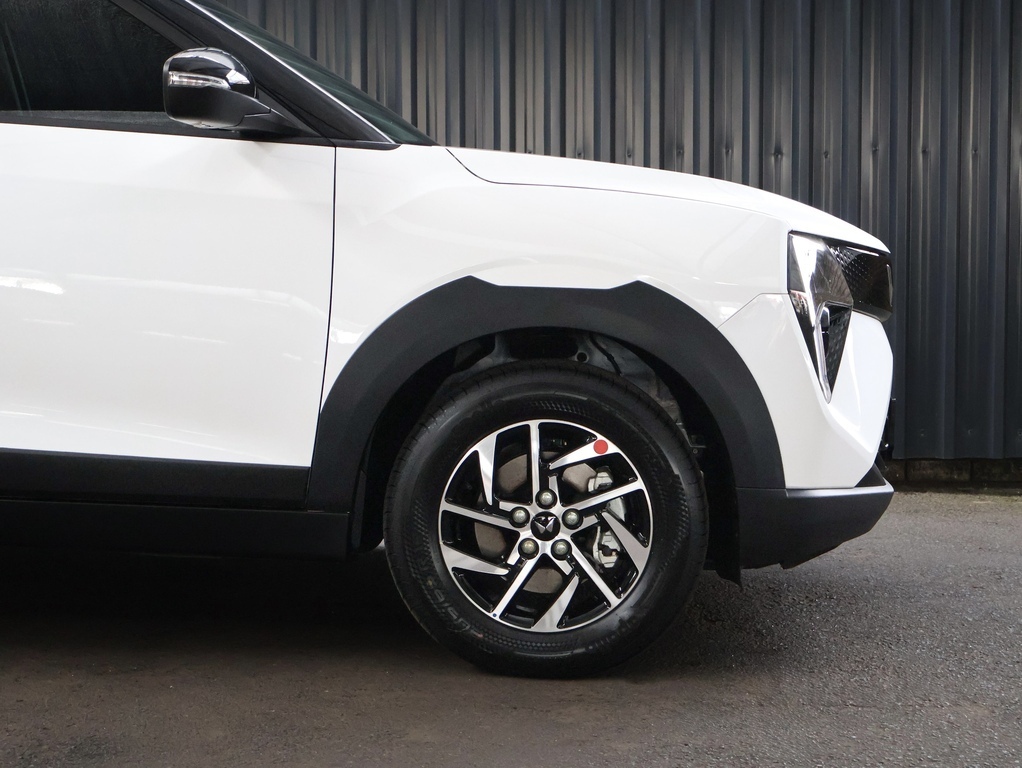 MAHINDRA XUV3XO XUV3XO 1.2T AX5 A/T