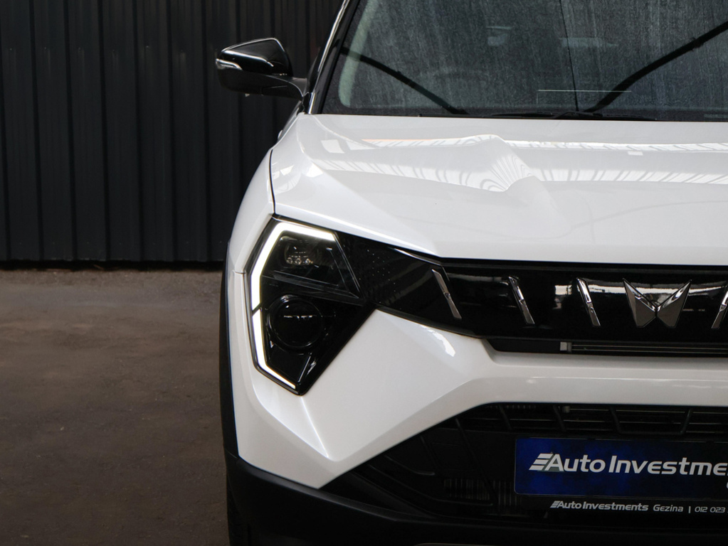 MAHINDRA XUV3XO XUV3XO 1.2T AX5 A/T