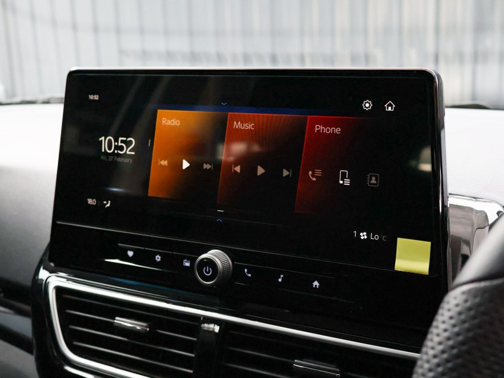 MAHINDRA XUV3XO XUV3XO 1.2T AX5 A/T