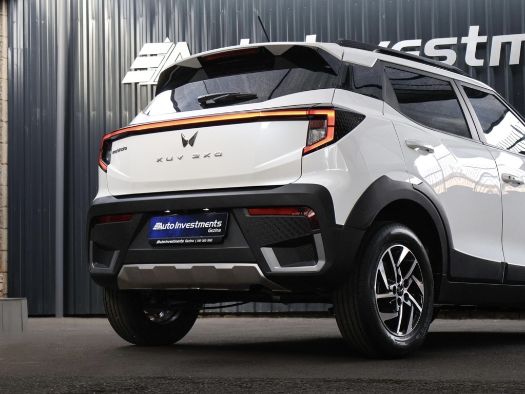 MAHINDRA XUV3XO XUV3XO 1.2T AX5 A/T