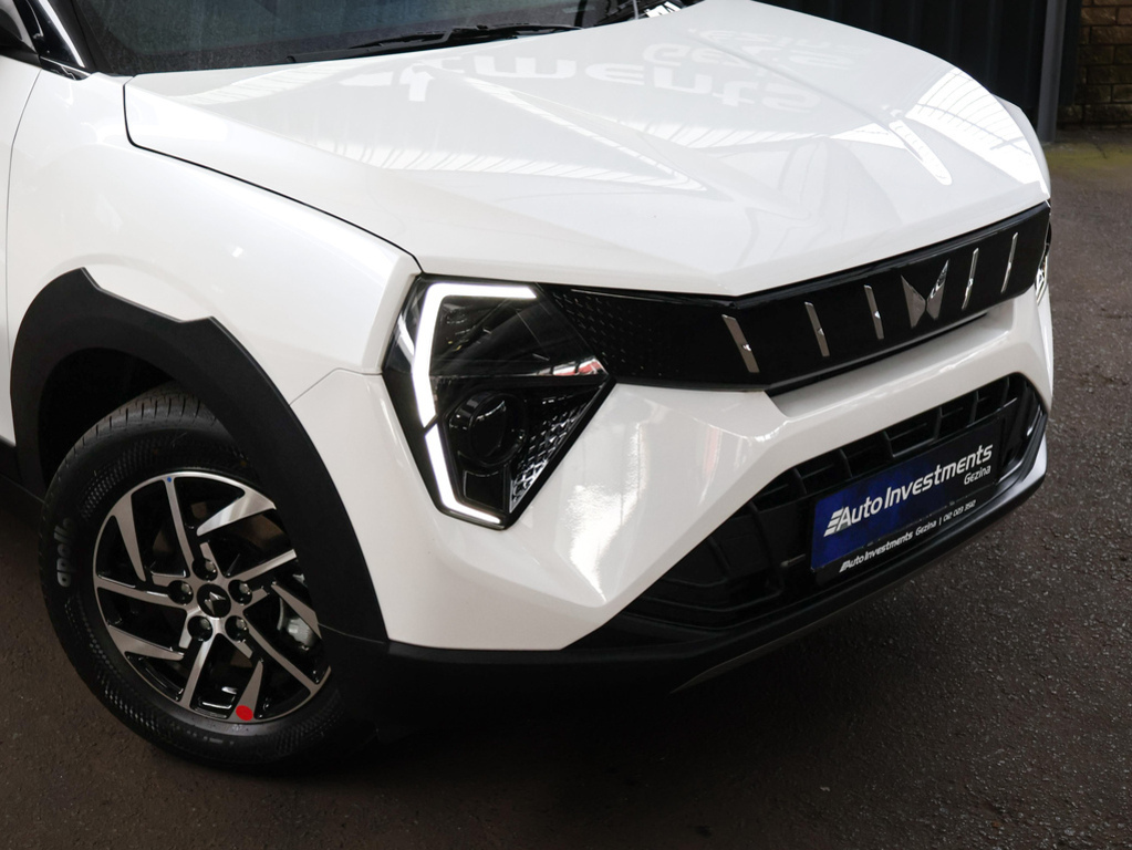 MAHINDRA XUV3XO XUV3XO 1.2T AX5 A/T