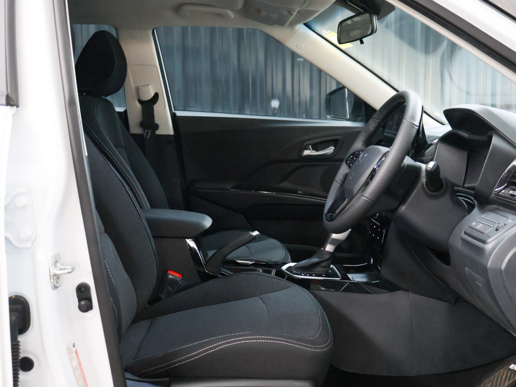 MAHINDRA XUV3XO XUV3XO 1.2T AX5 A/T