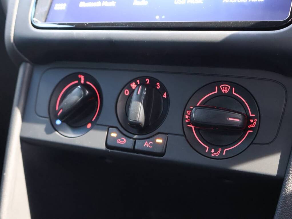VOLKSWAGEN Polo Vivo POLO VIVO 1.4 (5DR)