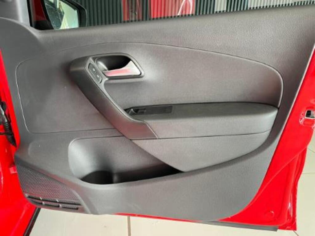 VOLKSWAGEN POLO VIVO POLO VIVO 1.4 COMFORTLINE (5DR)
