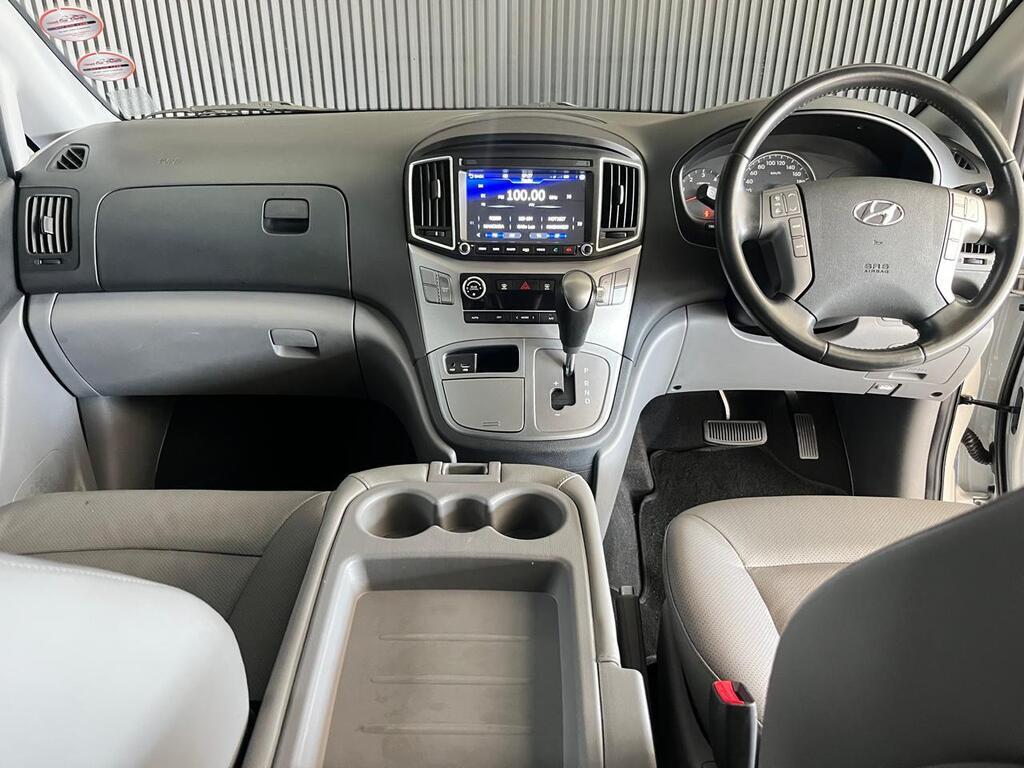 HYUNDAI H-1 H1 2.5 CRDi ELITE A/T (12 SEAT) - 9